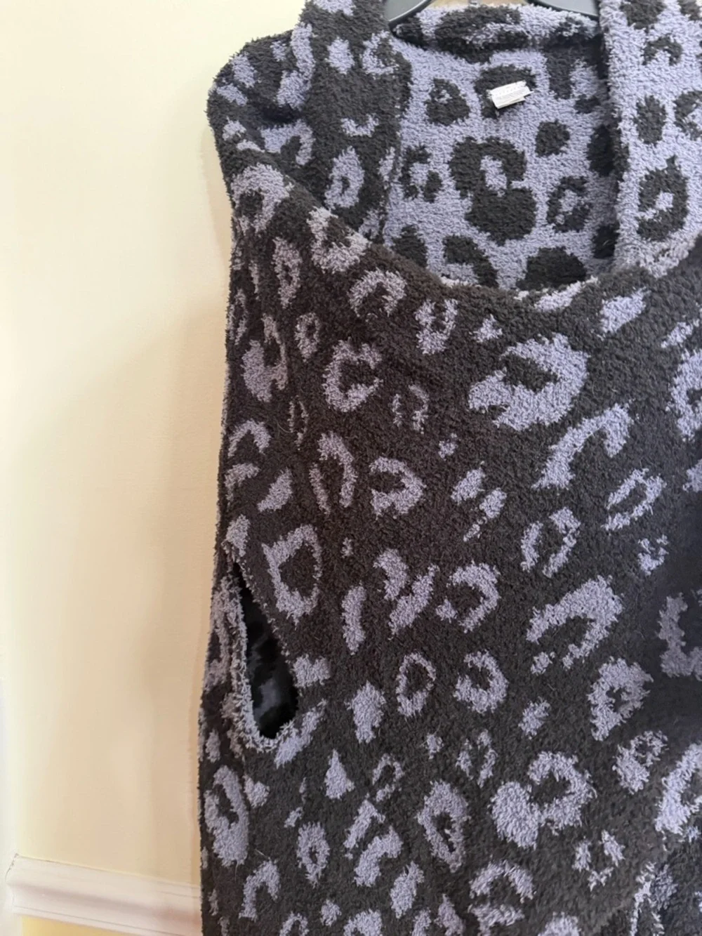 Walmart Cozy Black & Gray Leopard Print Fuzzy Shawl Cardigan One Size Comfy
